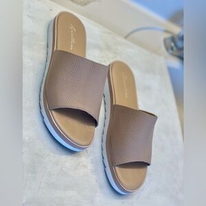 Avellini Women’s leather sandals made in Italy, Size 39, US size 8 excellent